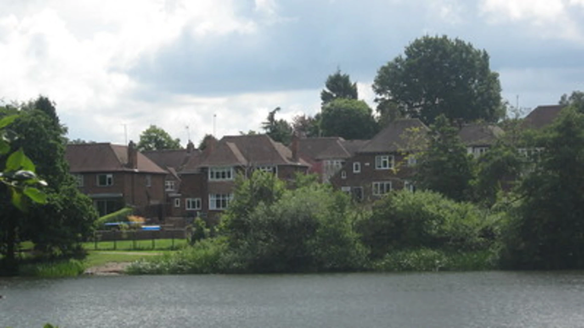 An image depicting the trail Allestree Park Walk and its surrounding area.