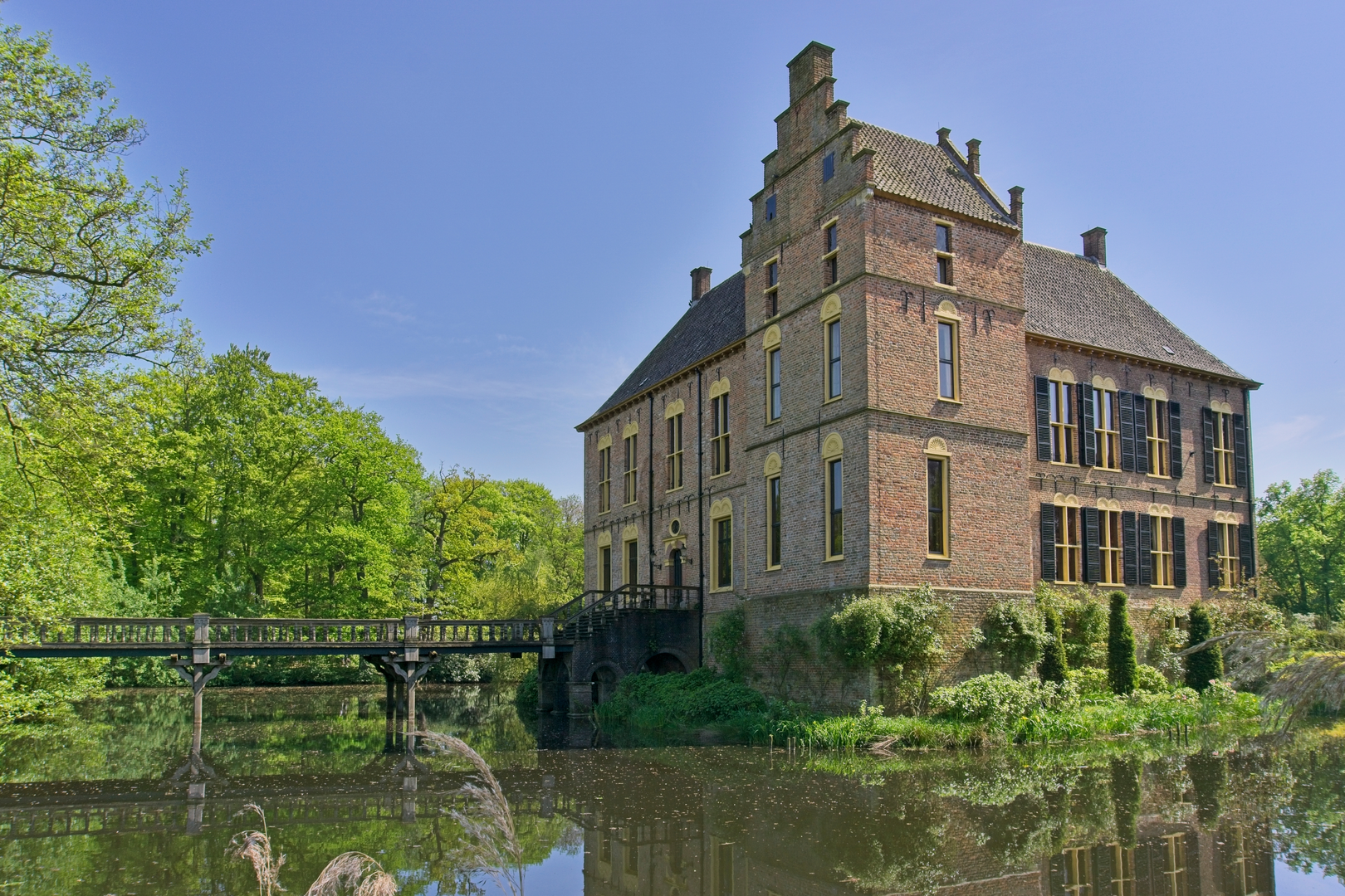 An image depicting the trail Zelhem to Vorden via Het Oude Schot and Kasteel Vorden and its surrounding area.