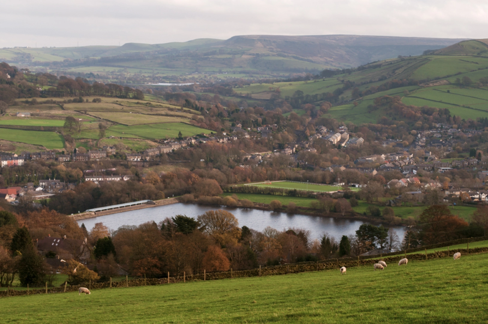 An image depicting the trail Toddbrook Reservoir Walk and its surrounding area.