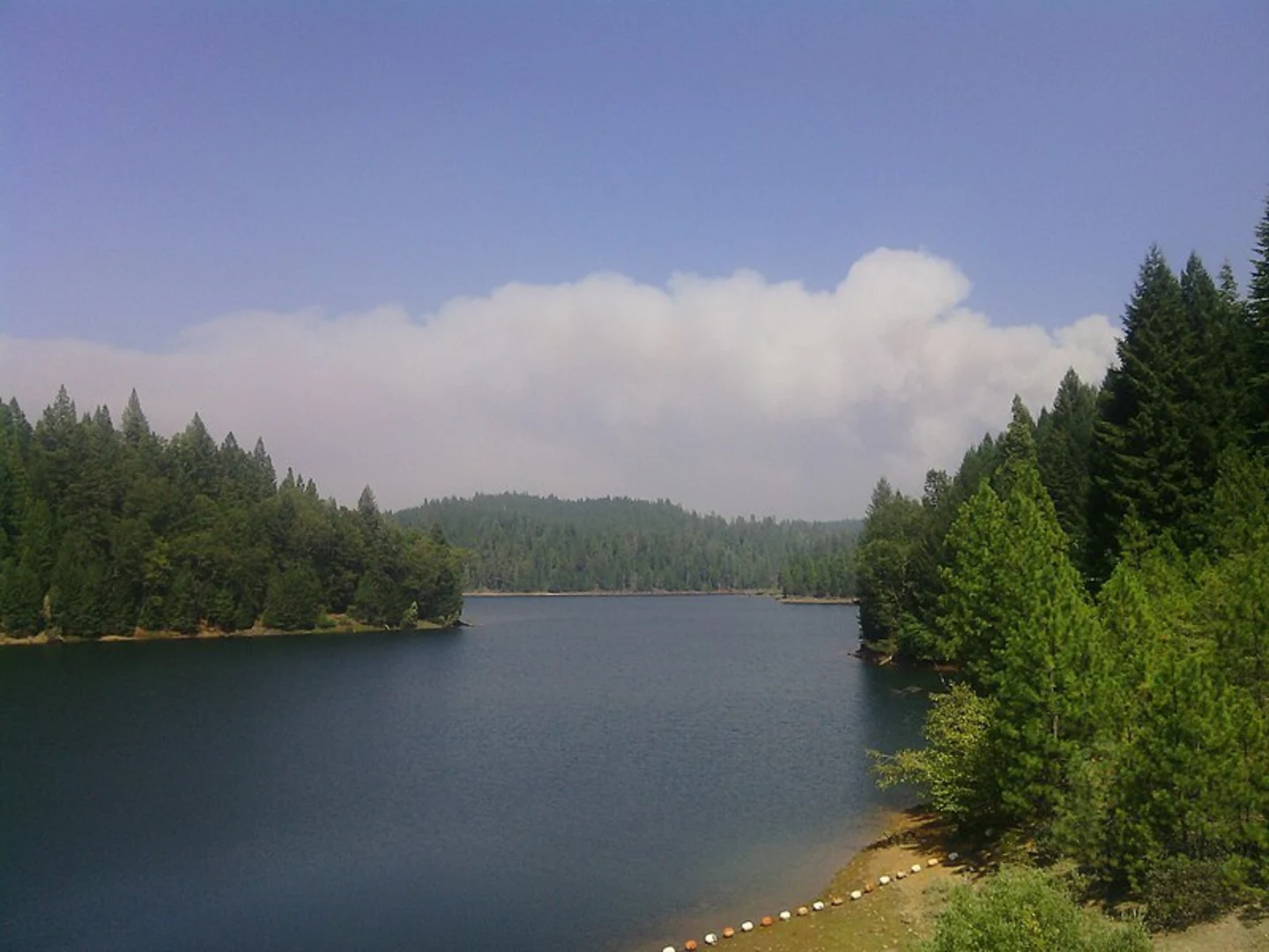 An image depicting the trail Rocky Ridge to Sugar Pine Reservoir and its surrounding area.