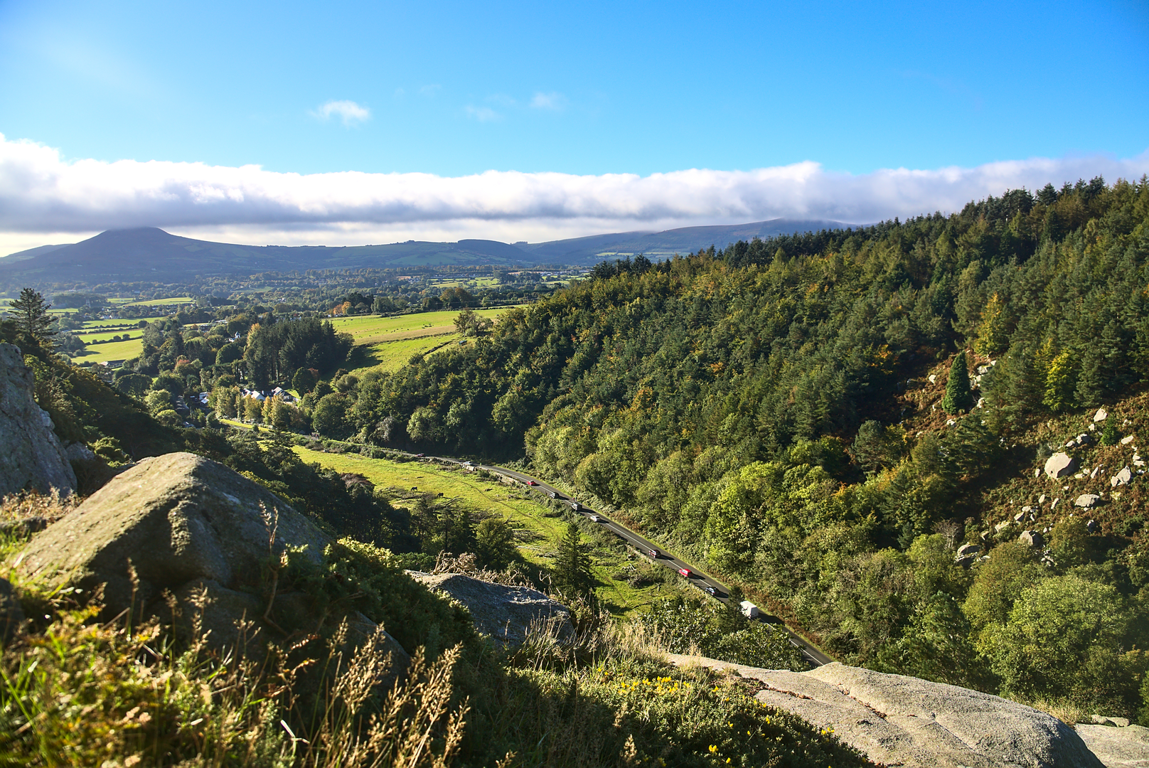 An image depicting the trail Barnaslingan - Scalp Lookout Trail - Red and its surrounding area.