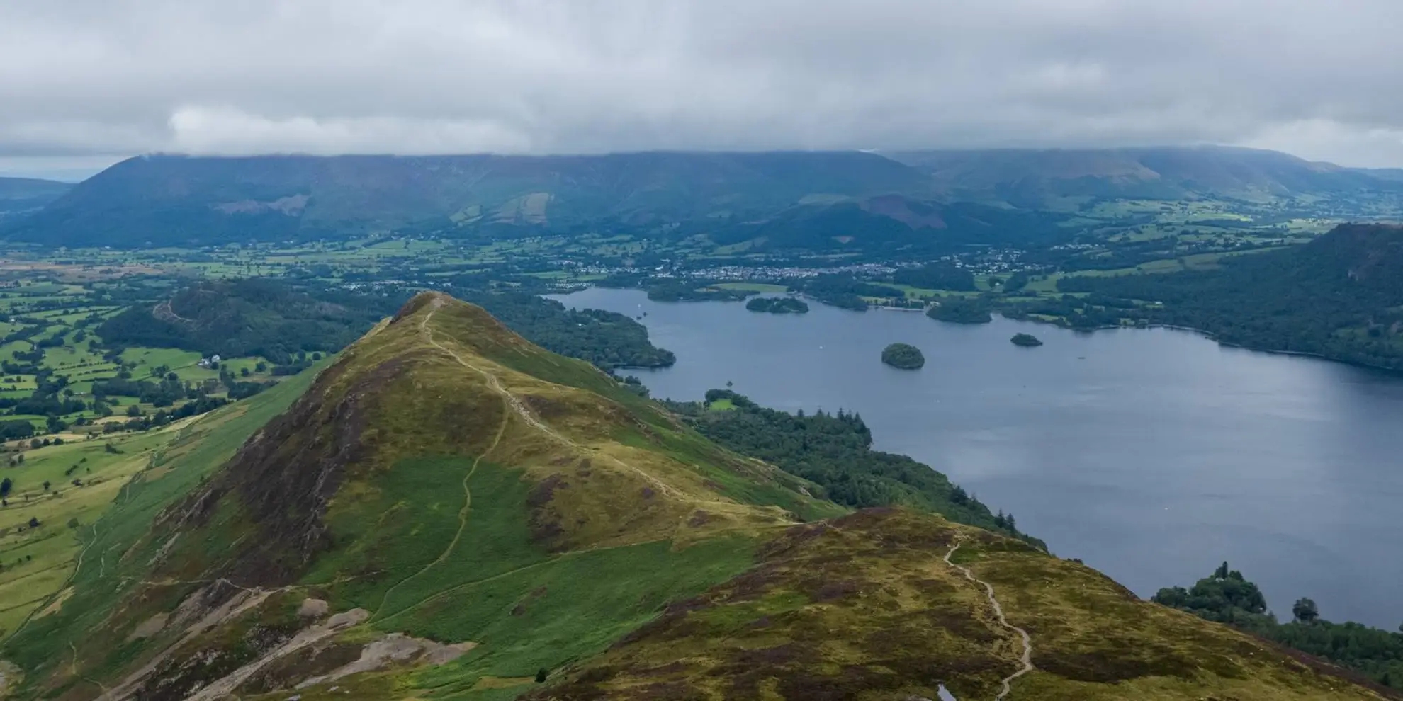 An image depicting the trail Catbells - Hindscarth Loop and its surrounding area.