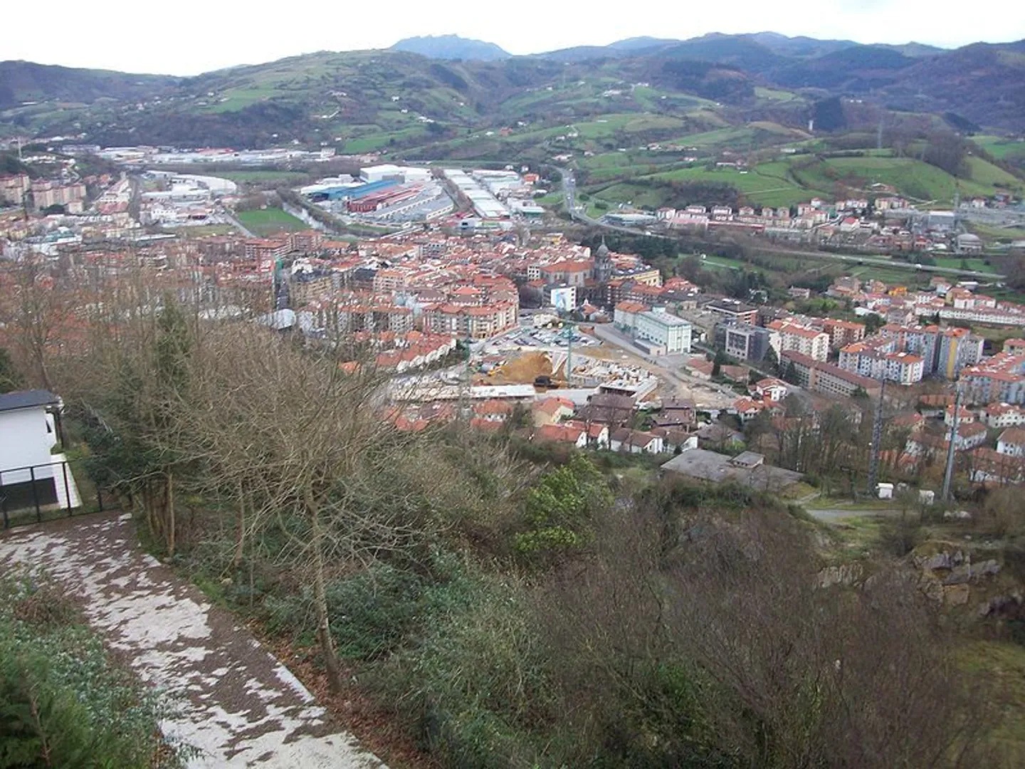 An image depicting the trail From Hernani to Aiako Harría SL GI 1001 and its surrounding area.