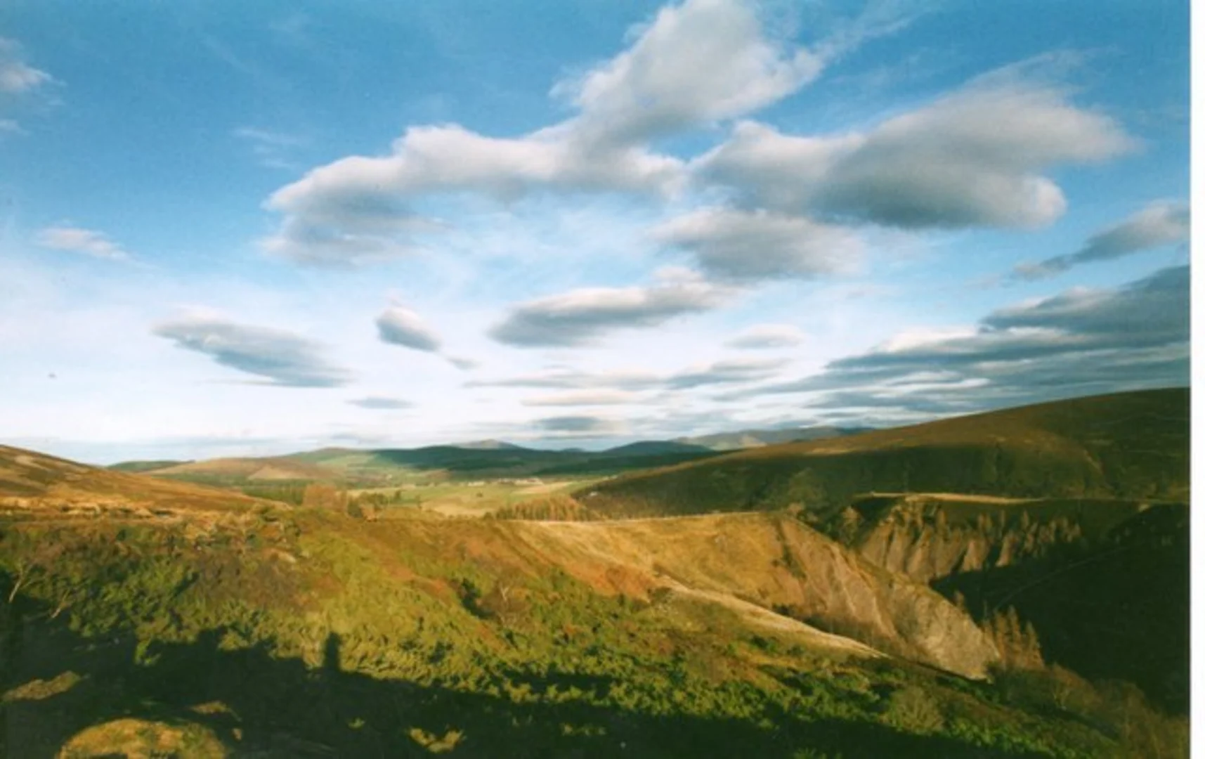 An image depicting the trail Ailnack Upper Ravine Loop from Tomintoul and its surrounding area.