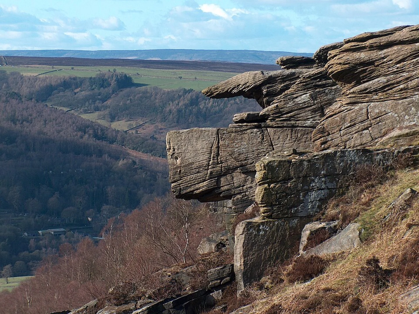 An image depicting the trail Grindleford, Froggatt and Curbar Loop Walk and its surrounding area.