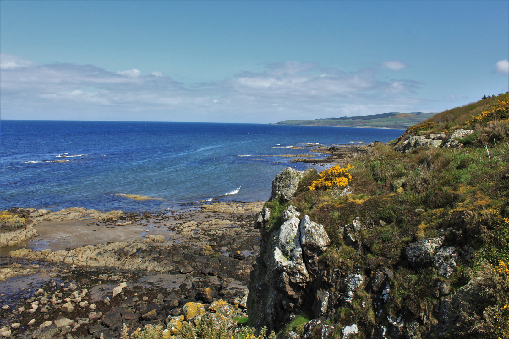 An image depicting the trail Maidenhead Bay and Dunskey Glen Loop and its surrounding area.