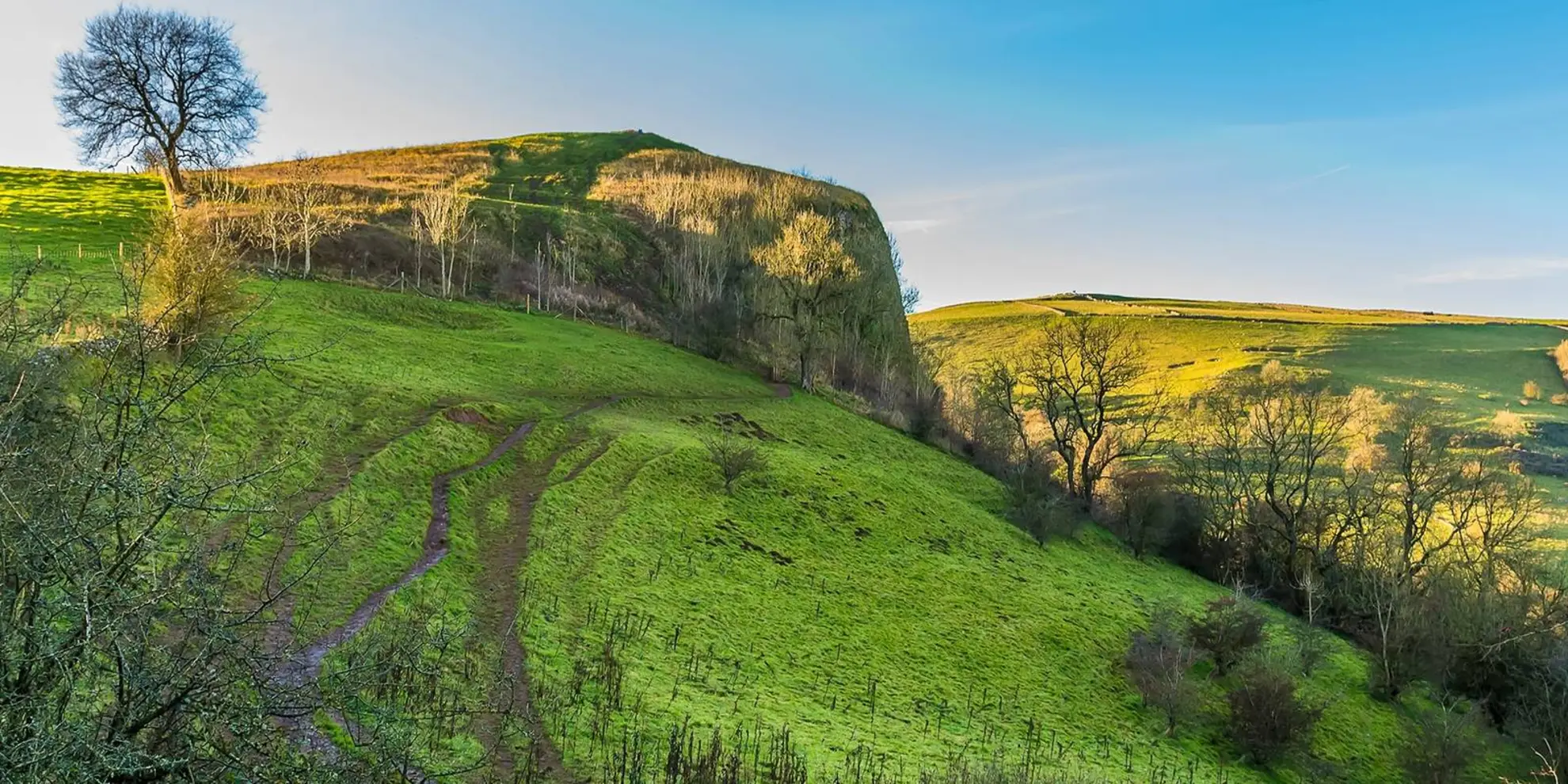 An image depicting the trail Manifold Valley - Thor's Cave - Ecton and Wetton Hills from Alstonefield and its surrounding area.