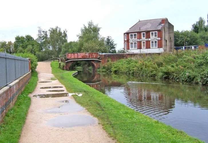 Staffordshire and Worcestershire Canal Walk - Cookley