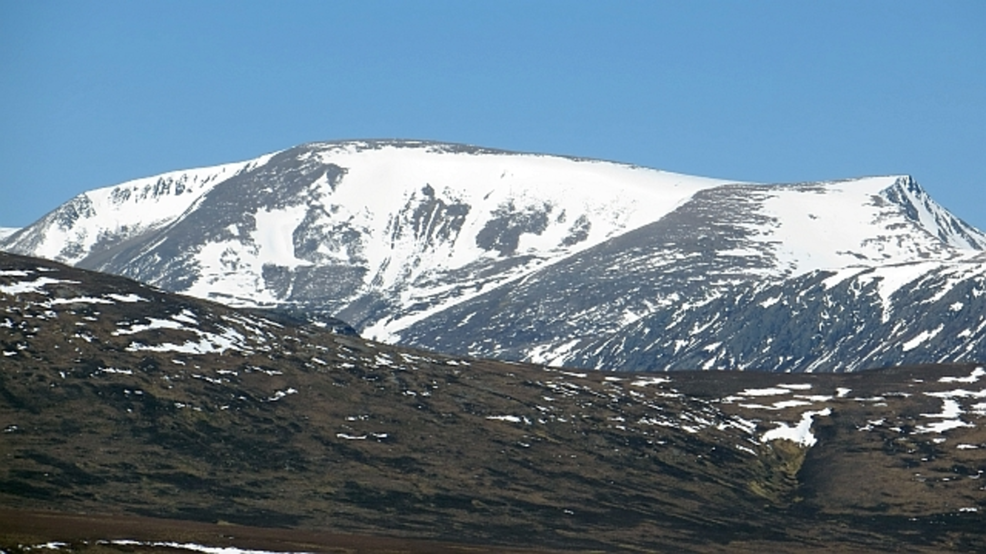 An image depicting the trail Ben Macdui From Derry Lodge and its surrounding area.