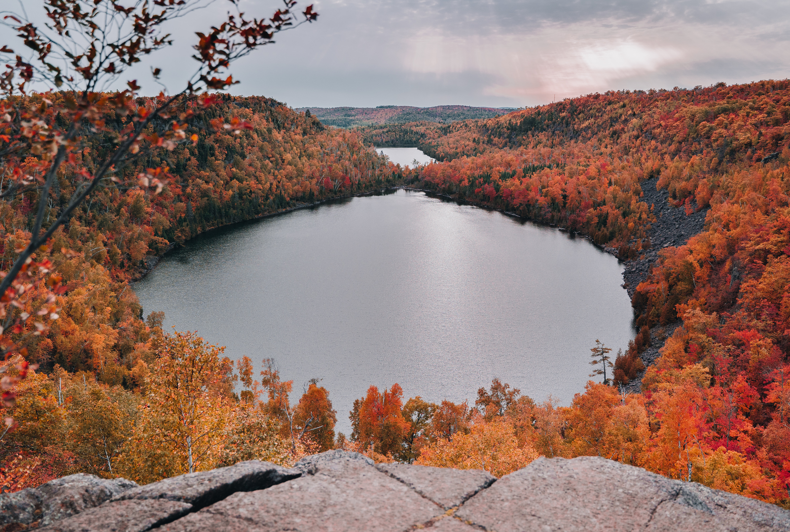 An image depicting the trail Superior Hiking Trail and its surrounding area.