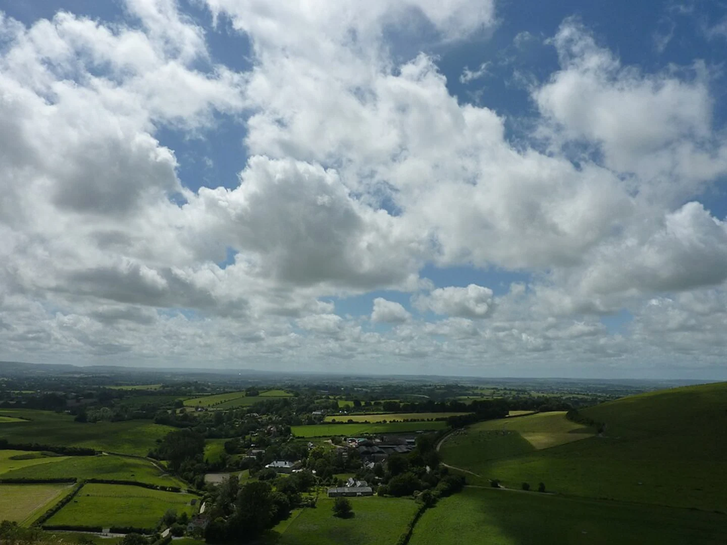 An image depicting the trail Fontmell and Melbury Downs SAC Loop and its surrounding area.
