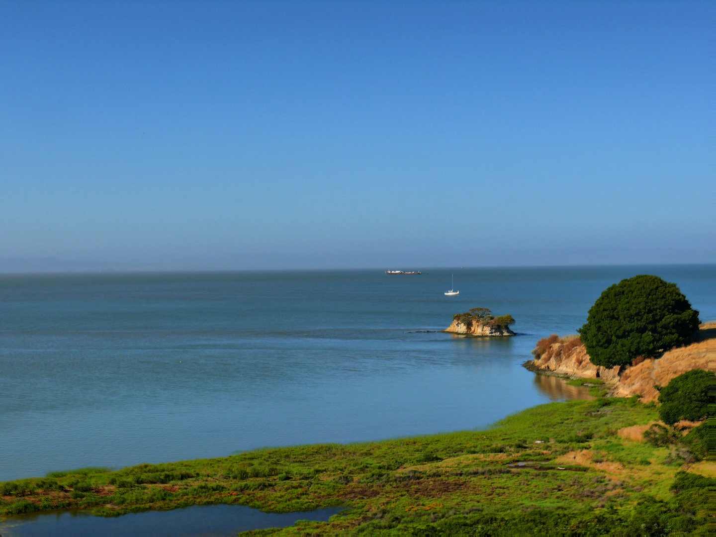 An image depicting the trail Oak Ridge Drive and Bay View Trail and its surrounding area.