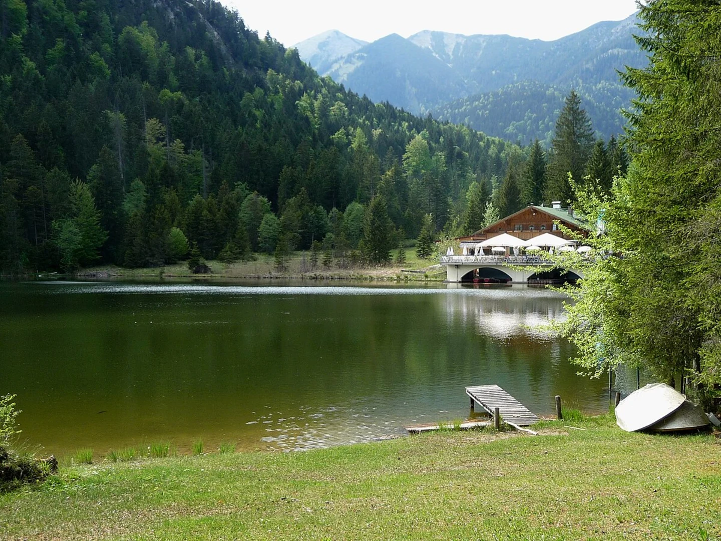 An image depicting the trail Felsen-Kanzel via Kramersteig and its surrounding area.