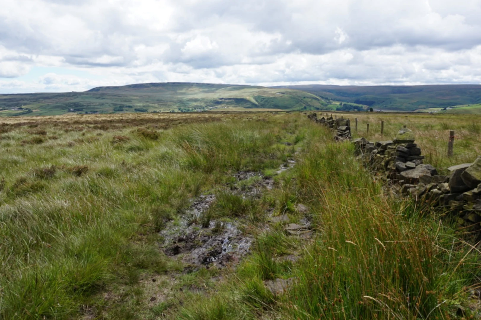 An image depicting the trail Cop Hill via Kirklees Way and its surrounding area.