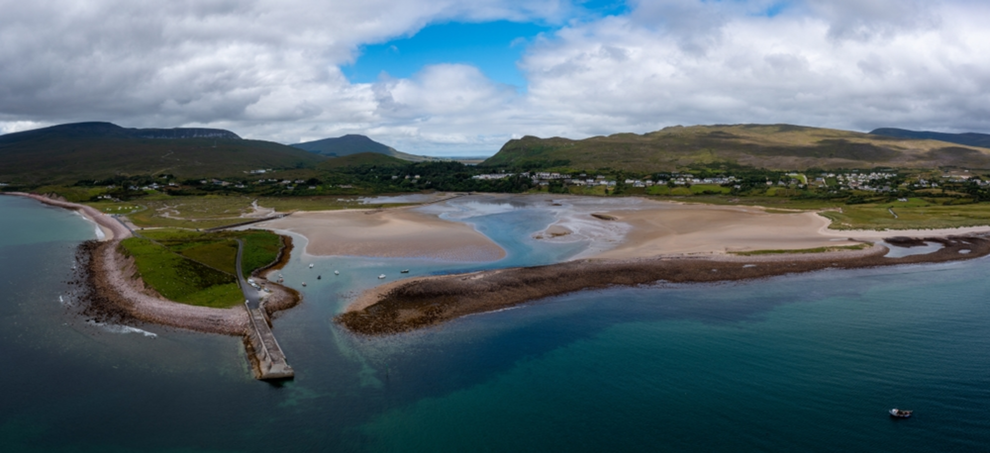 An image depicting the trail Deirbhile Loop and its surrounding area.