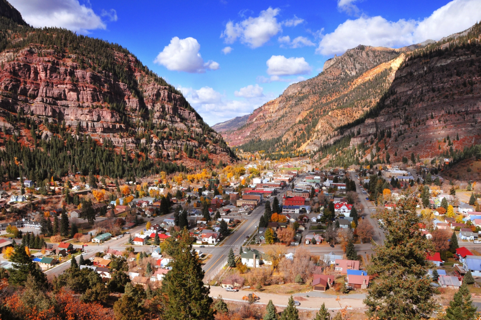 An image depicting the trail Lower Cascade Trail and its surrounding area.