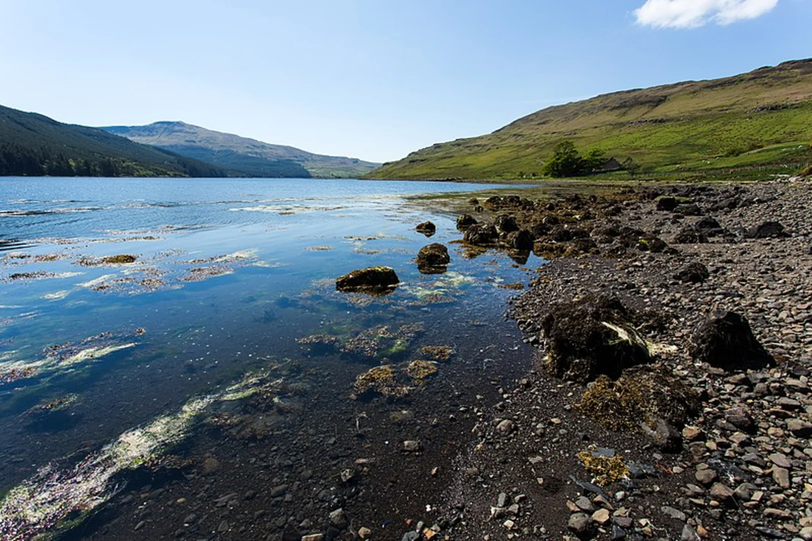 An image depicting the trail Eynort to Talisker and its surrounding area.