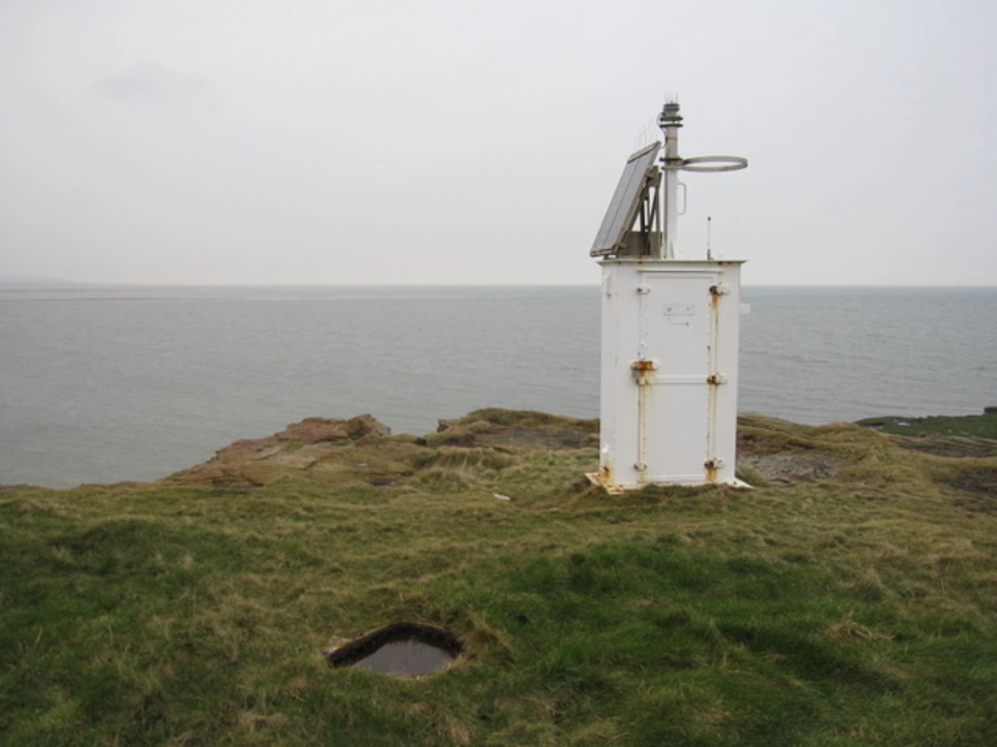 An image depicting the trail Hilbre Island Walk and its surrounding area.