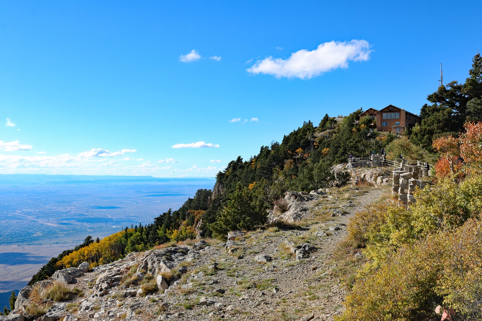 An image depicting the trail Southwestern Horseshoe Trail and its surrounding area.