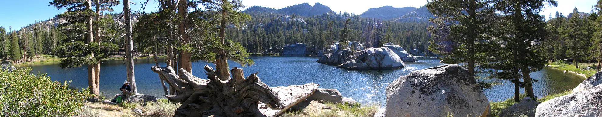 An image depicting the trail Upper Twin Lake via California Hiking Trail and its surrounding area.