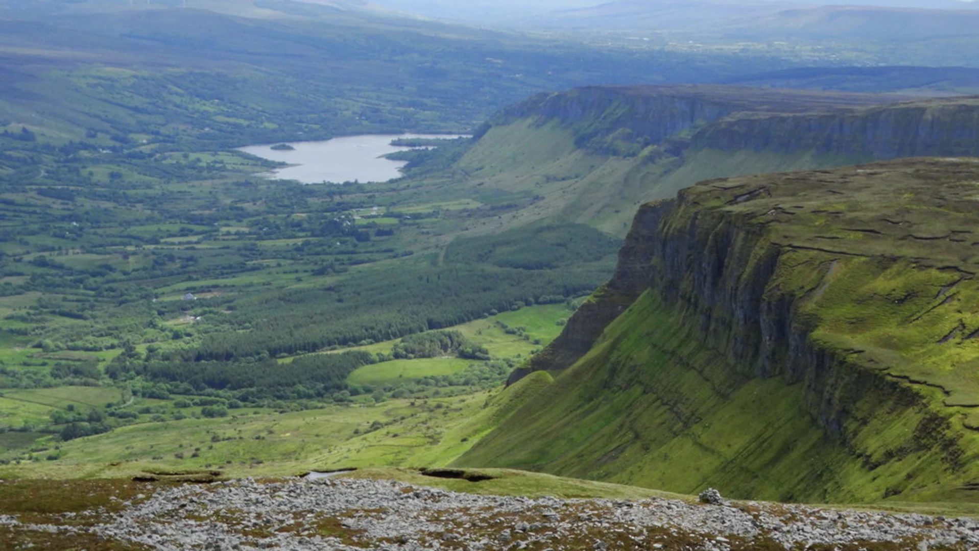 An image depicting the trail Eagle's Rock and Tievebaun Loop from Glenade and its surrounding area.