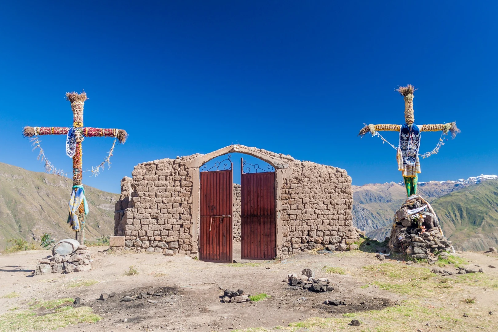 An image depicting the trail Colca Canyon Trek and its surrounding area.