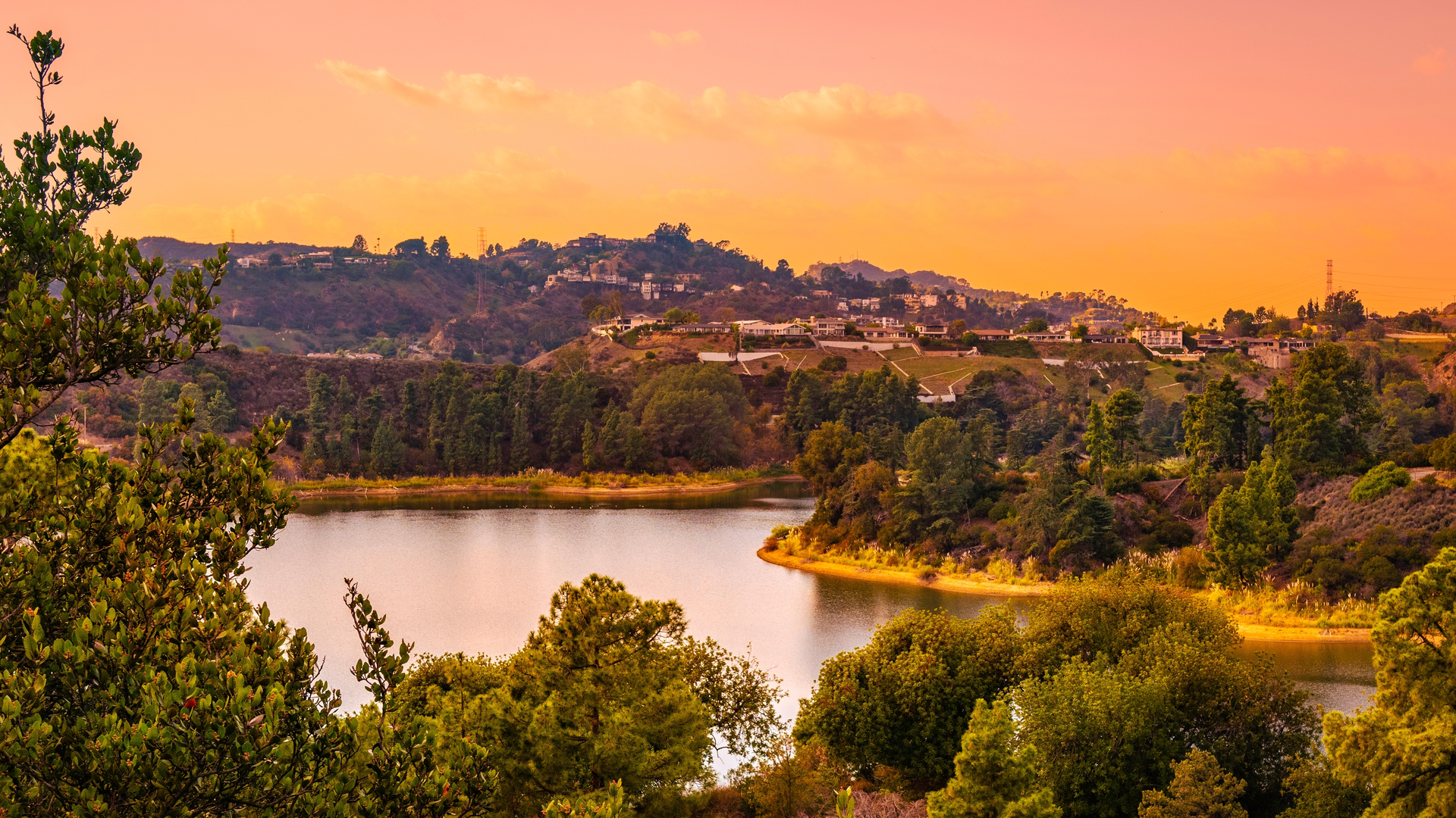 An image depicting the trail Lake Hollywood Reservoir and Innsdale Trail and its surrounding area.