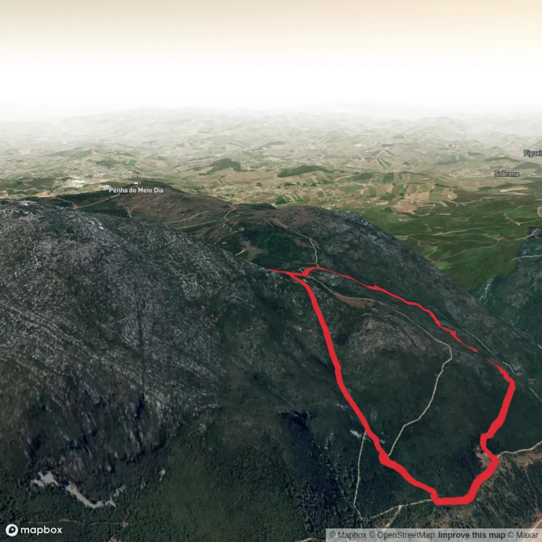 An image depicting the trail Trilho da Gruta e da Falha - Montejunto and its surrounding area.