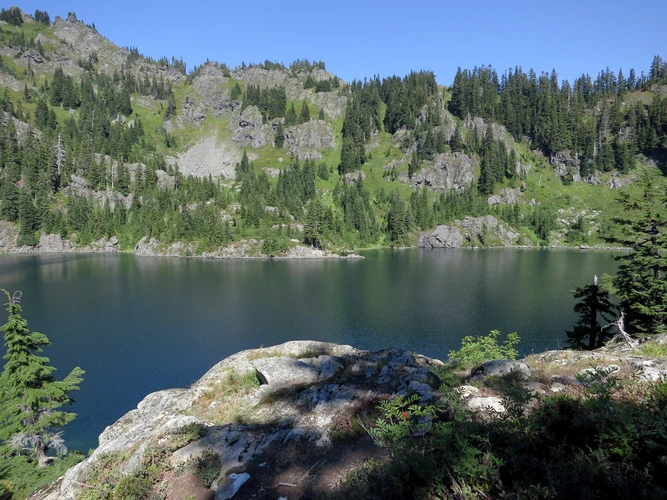 Lillian Lake and Chittenden Lake via California Riding and Hiking Trail