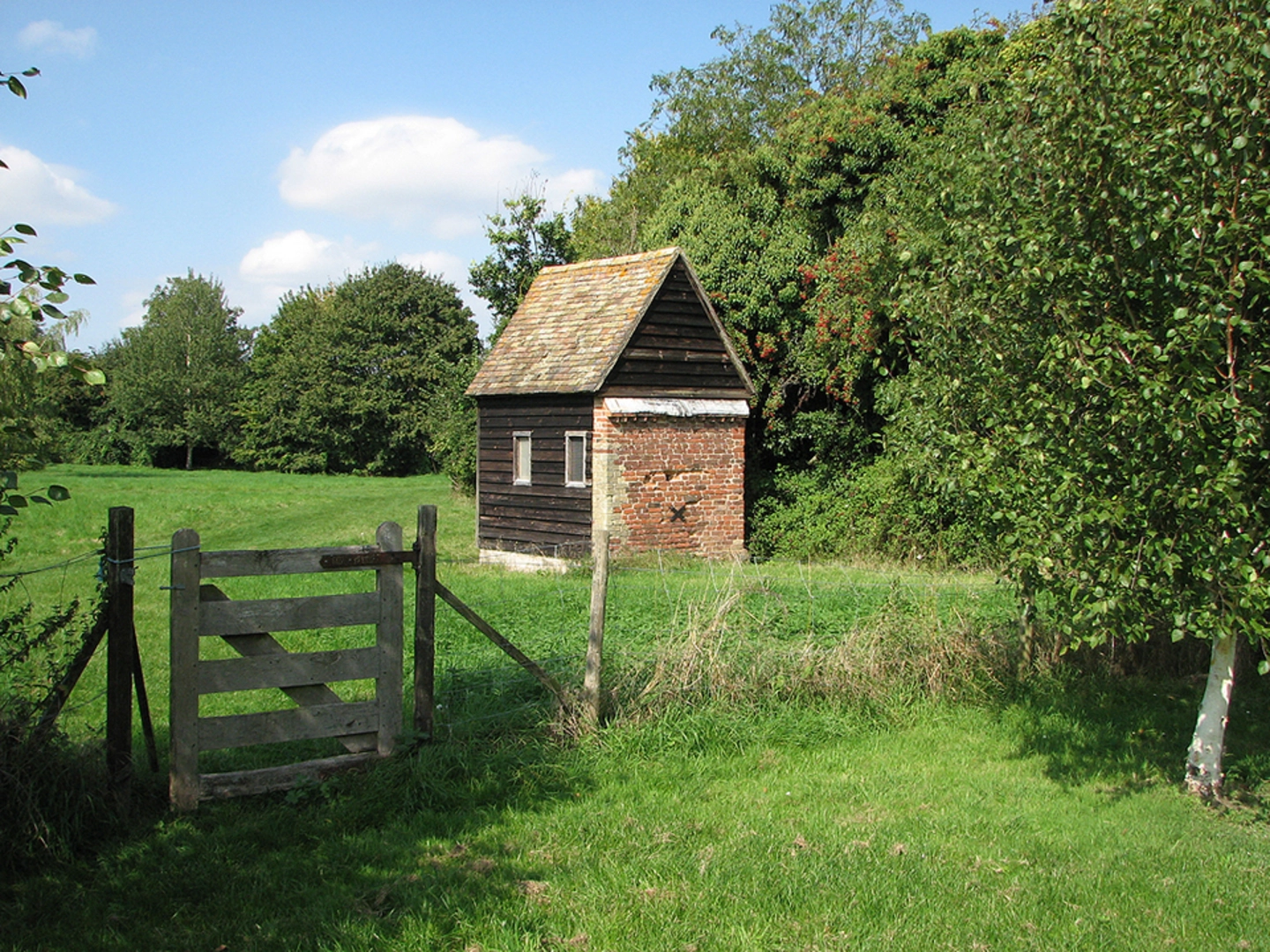 An image depicting the trail Haslingfield Walk and its surrounding area.