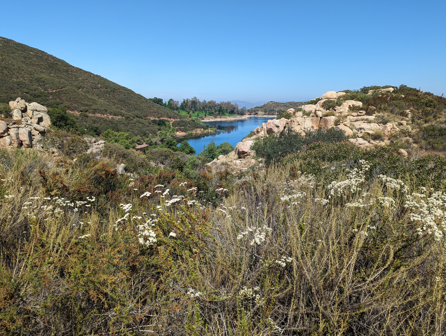 An image depicting the trail Lake Poway and Archery Range Loop and its surrounding area.