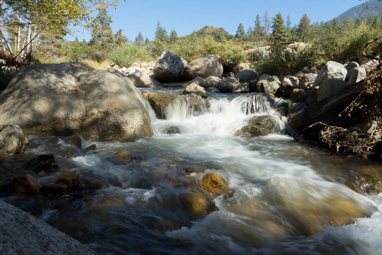 An image depicting the trail Stetson Creek via Santa Ana River Trail and its surrounding area.