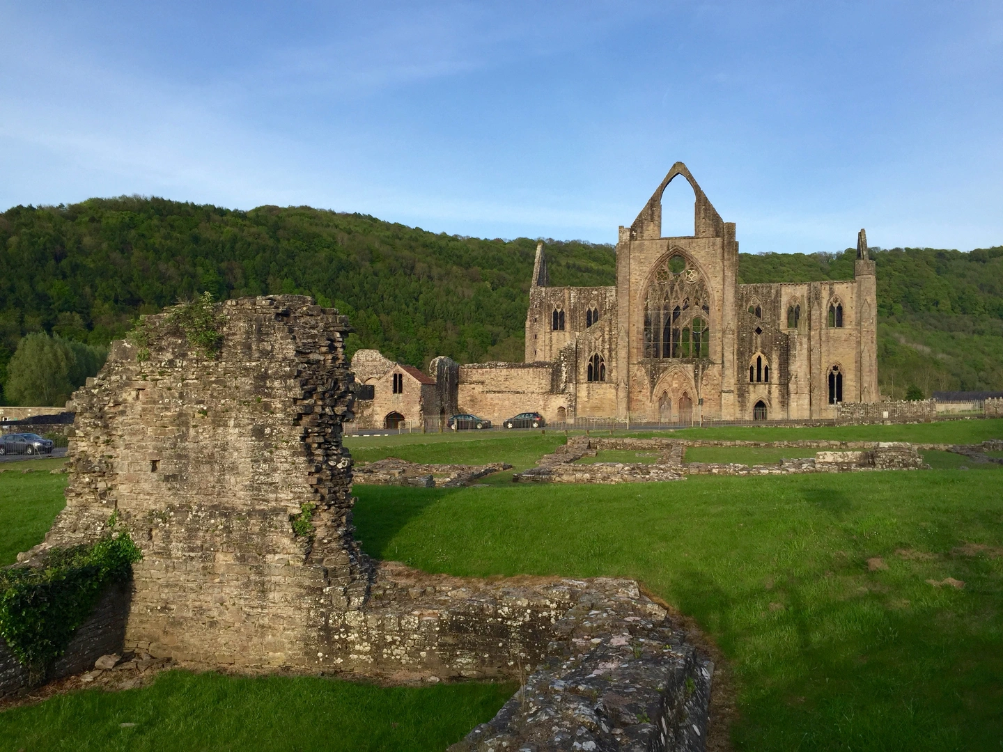 An image depicting the trail Chepstow - Tintern loop (14 miles) and its surrounding area.