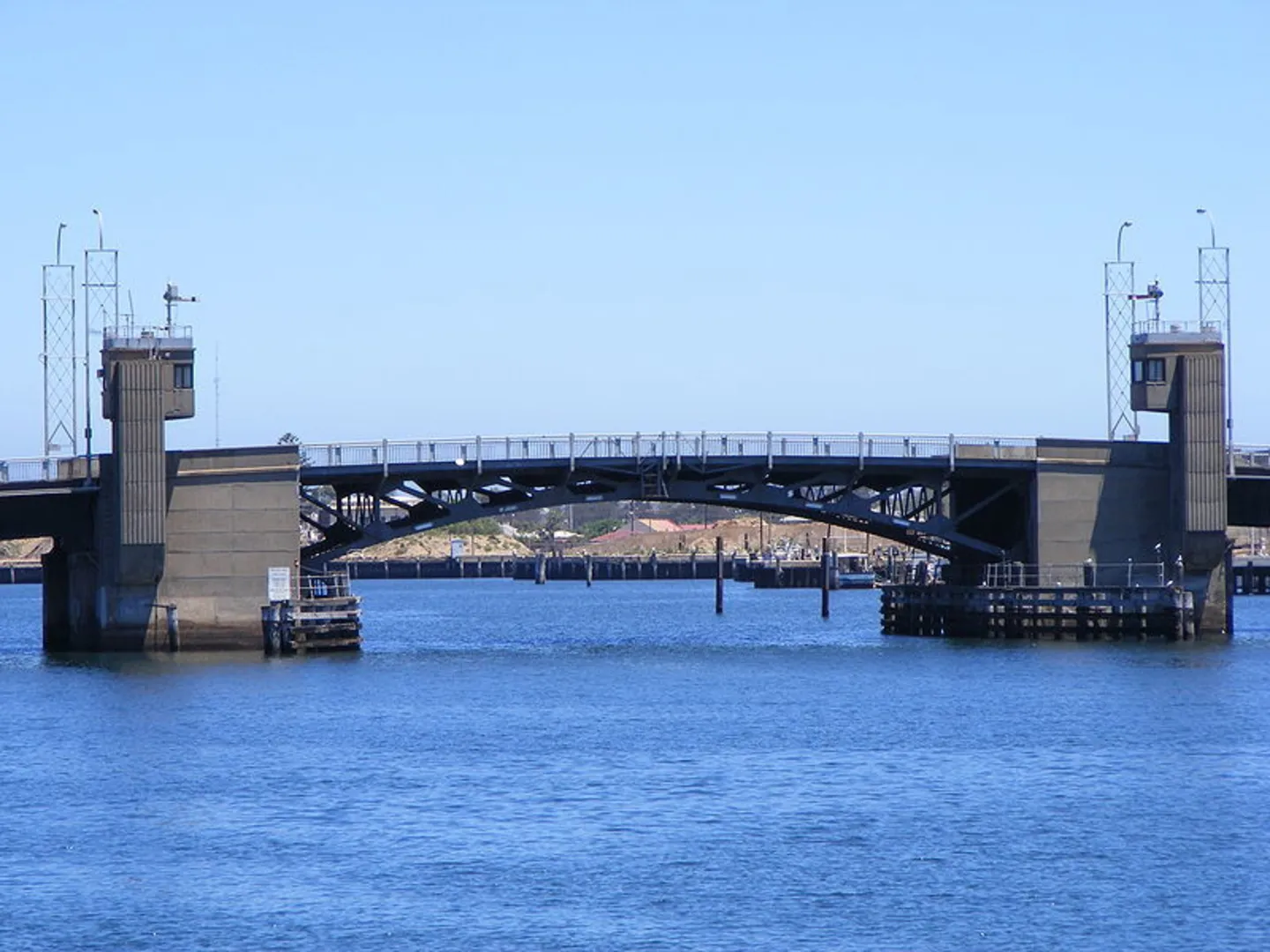 An image depicting the trail Inner Harbour Loop Path and its surrounding area.