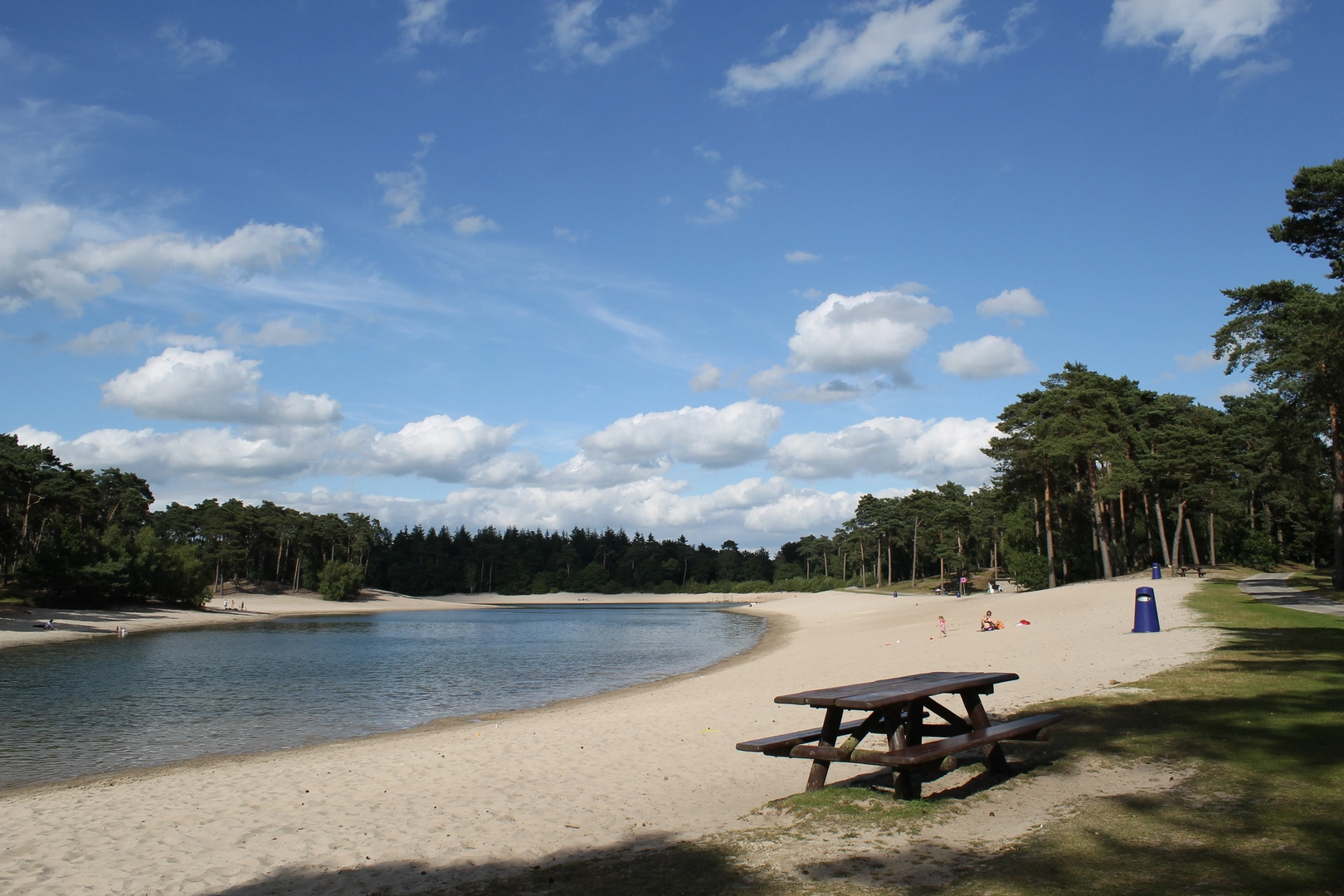 An image depicting the trail Henschotermeer and De Hoogt Loop and its surrounding area.