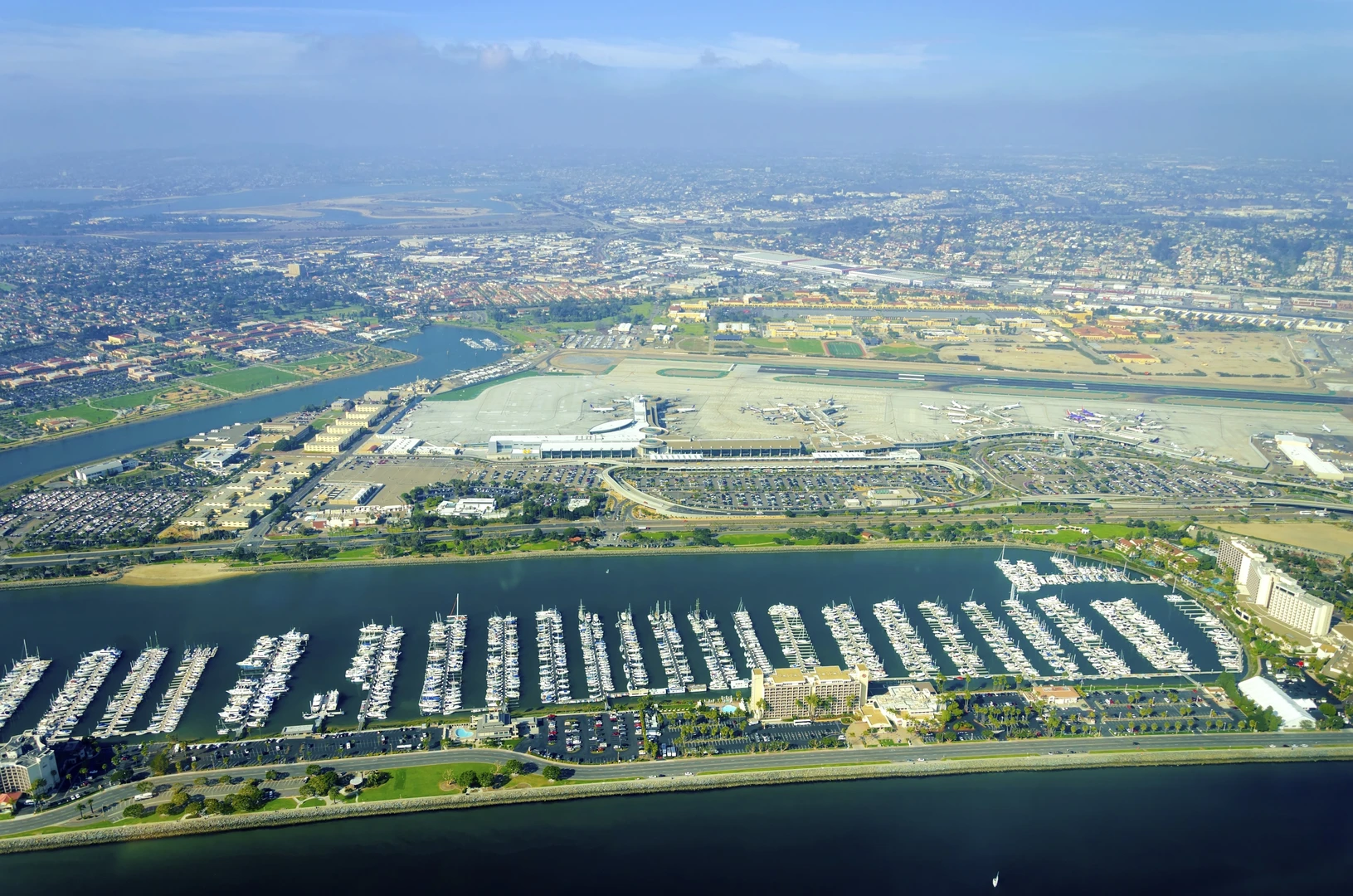 An image depicting the trail Shelter Island Shoreline Trail and its surrounding area.
