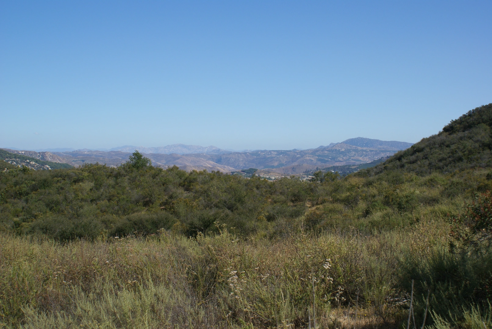 An image depicting the trail Middle Pond, East Ridge and Sage Loop Trail and its surrounding area.
