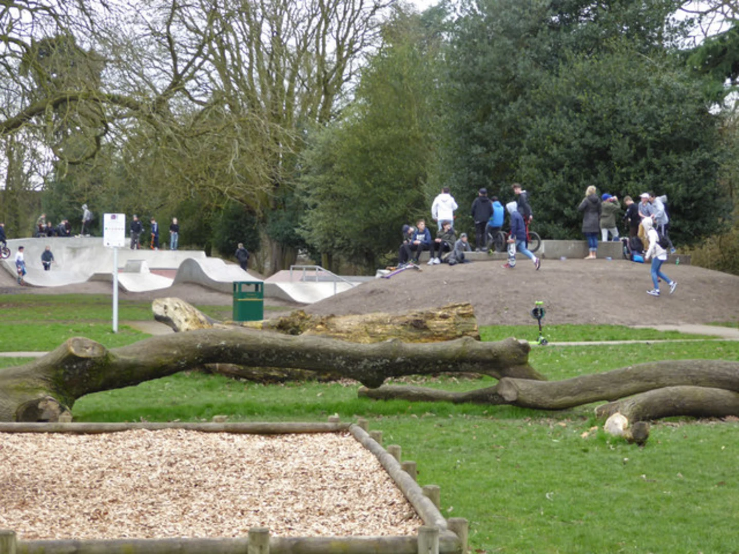 An image depicting the trail Jephson Gardens, Victoria Park and Leam Valley Local Nature Reserve Loop and its surrounding area.