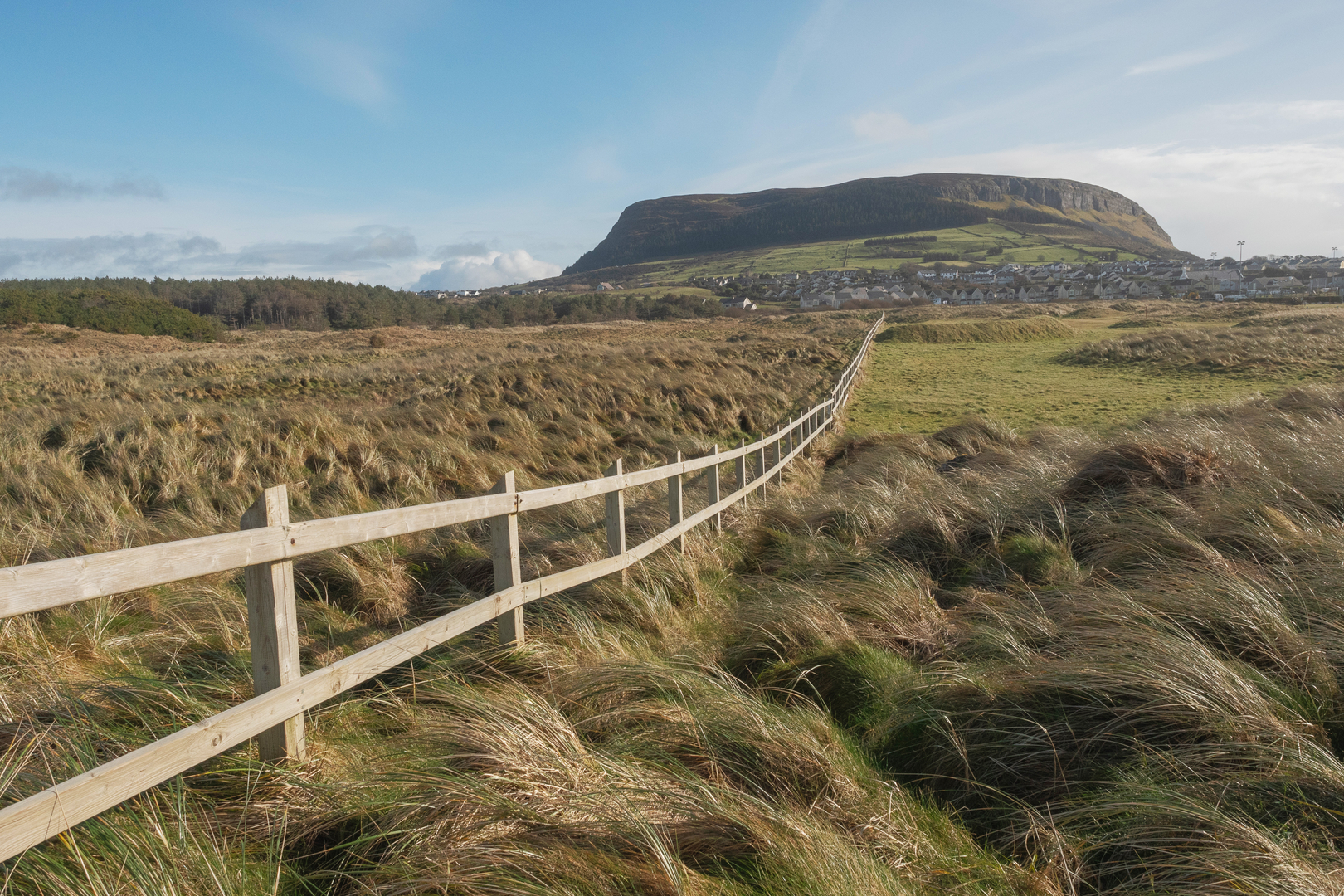 An image depicting the trail Knocknarea Walking Trail and its surrounding area.