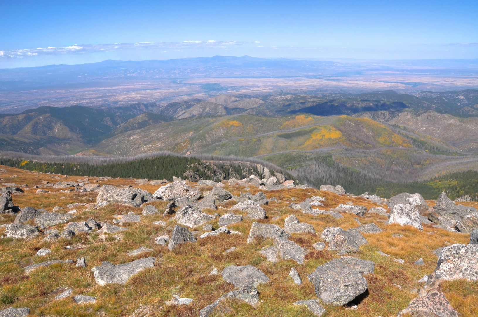 An image depicting the trail Rio Quemado Trail and its surrounding area.