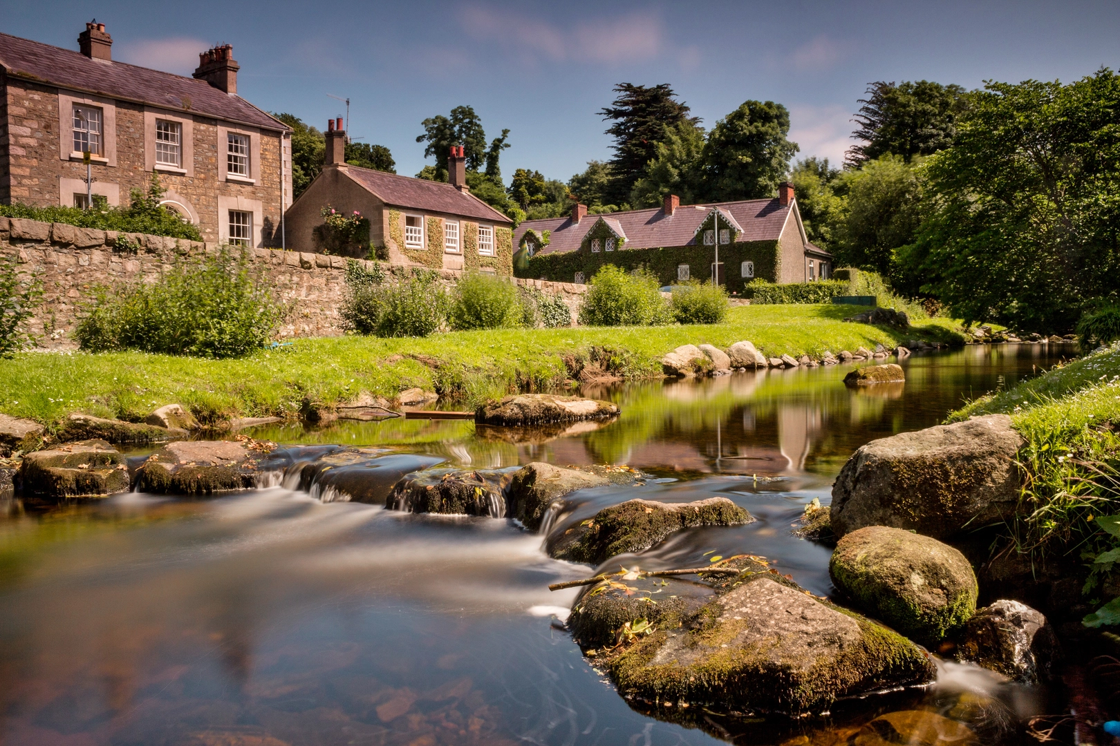 An image depicting the trail Fairy Glen Circular Walk and its surrounding area.