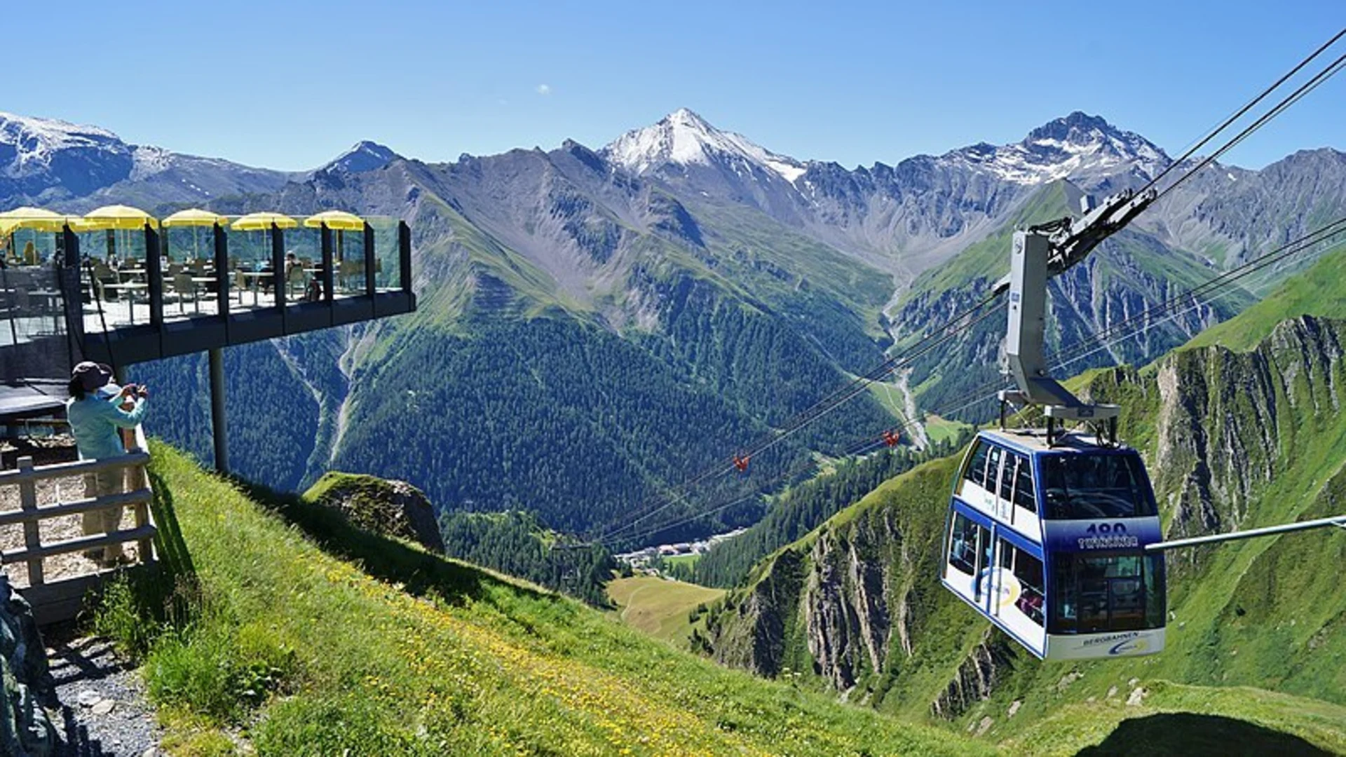 An image depicting the trail Stammerjoch-Weg and its surrounding area.