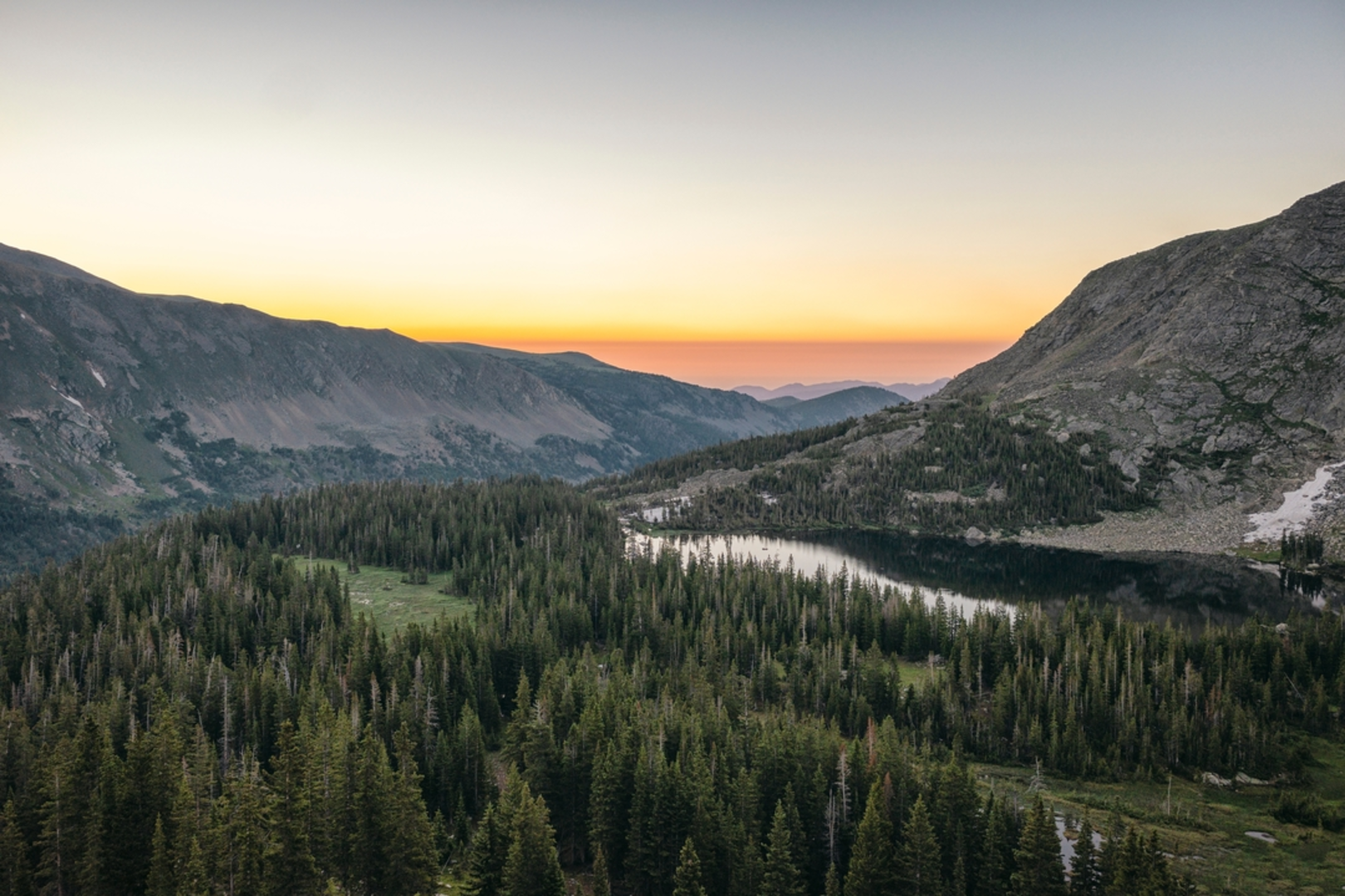 An image depicting the trail Diamond Lake Trail and its surrounding area.
