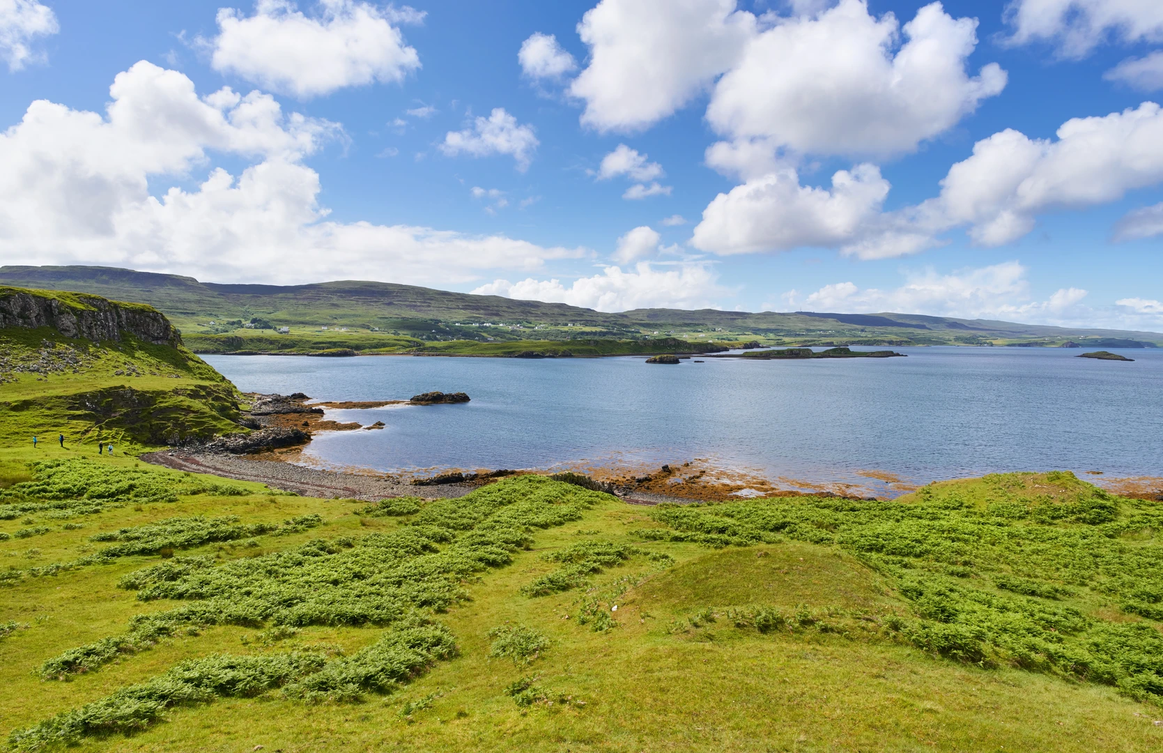An image depicting the trail Uiginish Point Walk and its surrounding area.
