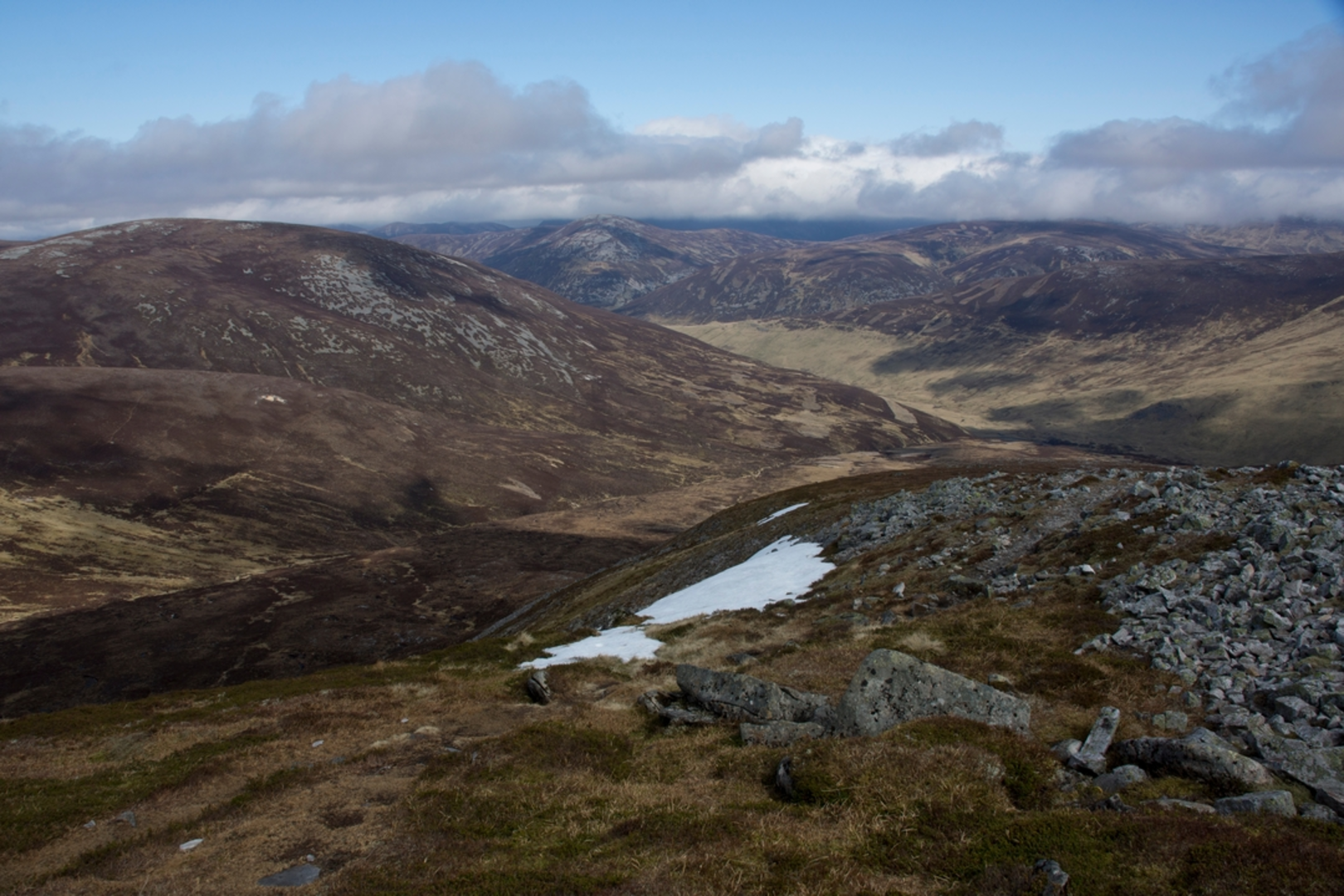 An image depicting the trail An Socach - Affric Walk and its surrounding area.