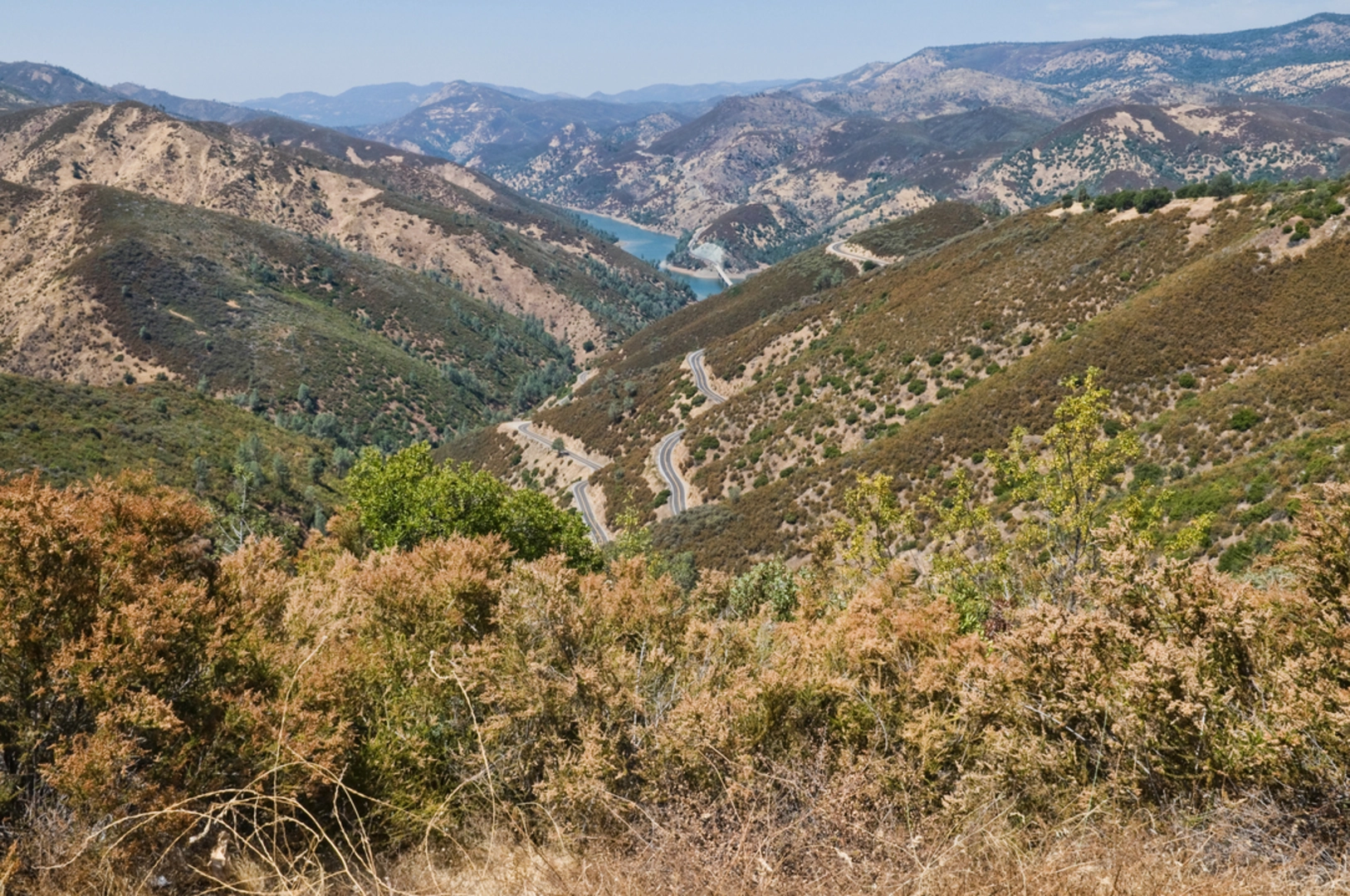 An image depicting the trail Isberg Trail via Isberg Lakes and its surrounding area.