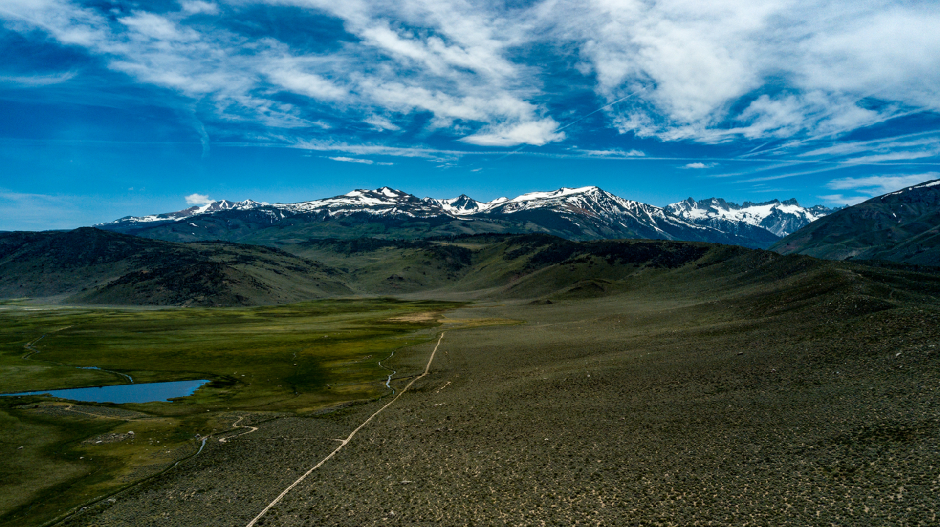 An image depicting the trail Stuart Fork to Sapphire Lake Trail and its surrounding area.