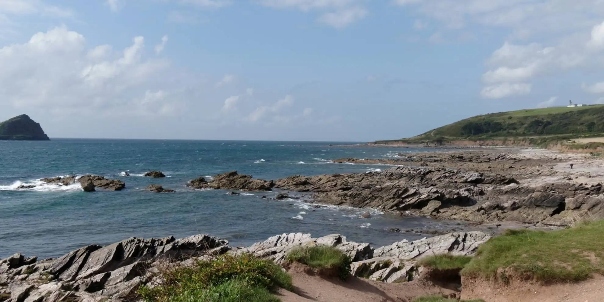 An image depicting the trail Wembury to Mount Batten Point Walk and its surrounding area.