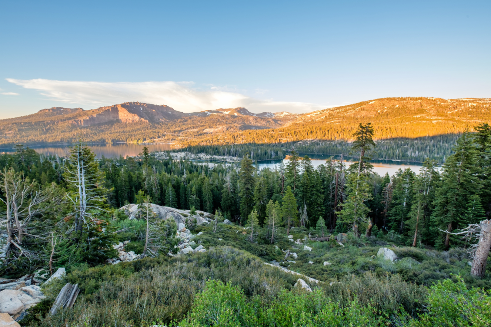 An image depicting the trail Silver Lake to Gold Lake Trail and its surrounding area.