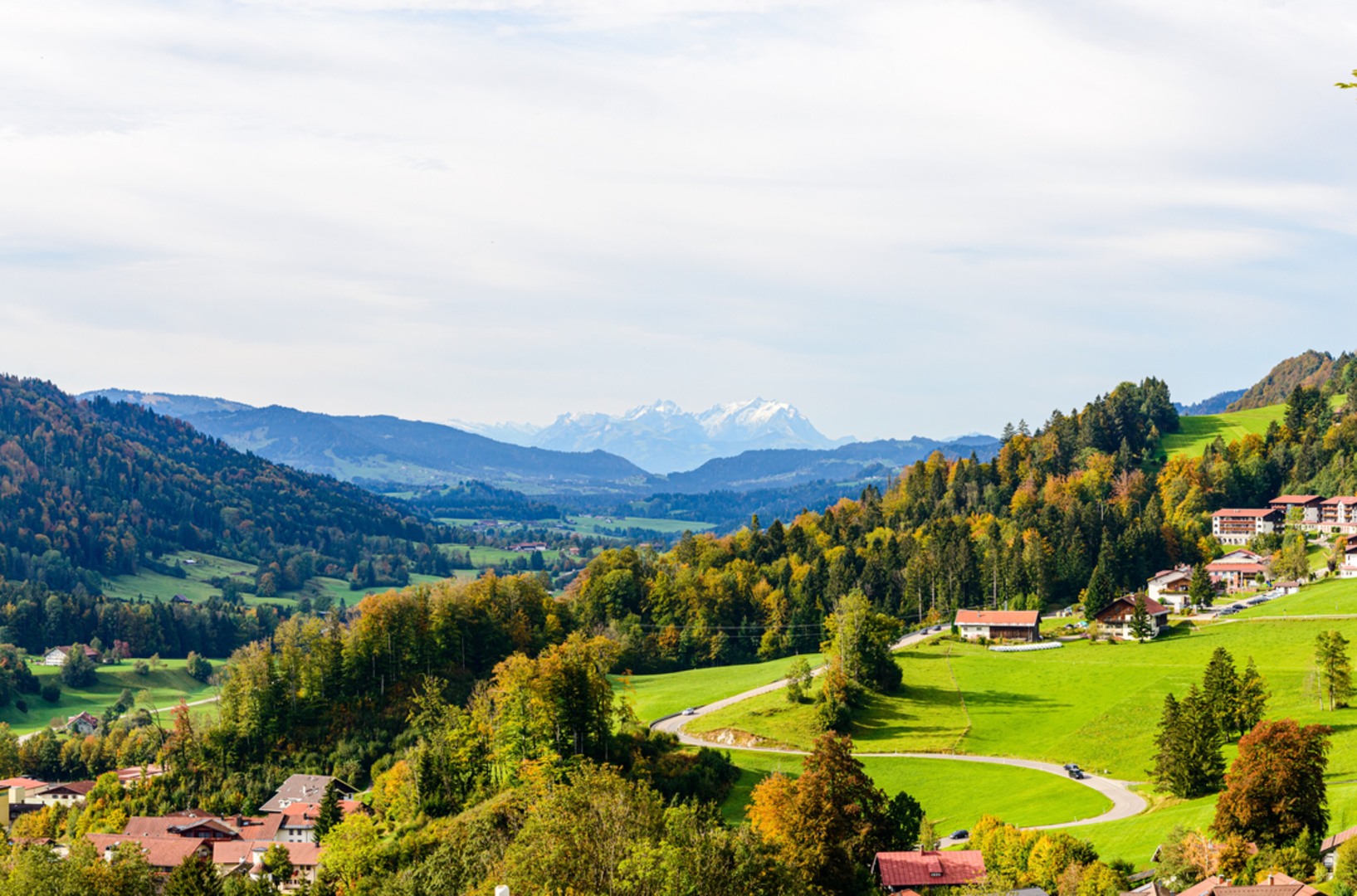 An image depicting the trail Großes Maiereck - Spitzenbachklamm Loop Trail and its surrounding area.